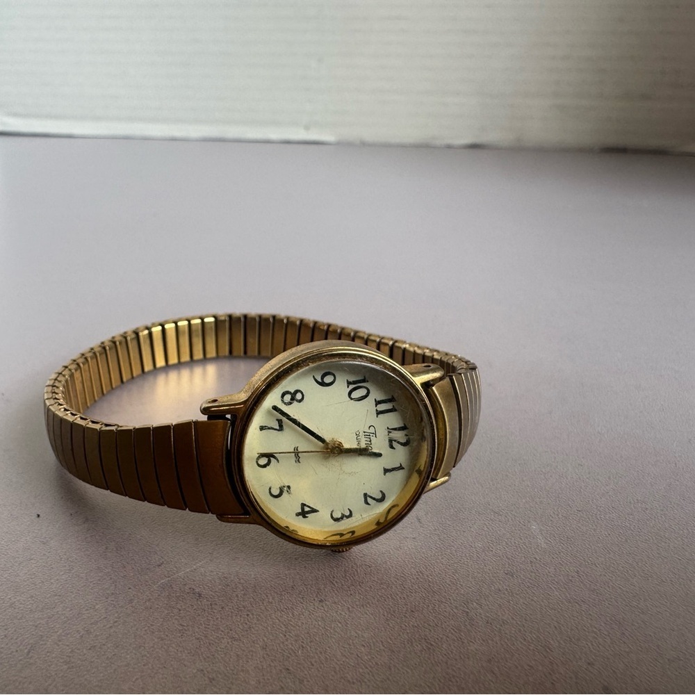Vintage Timex Indiglo
TIMEX Quartz Gold Tone
Watch Women